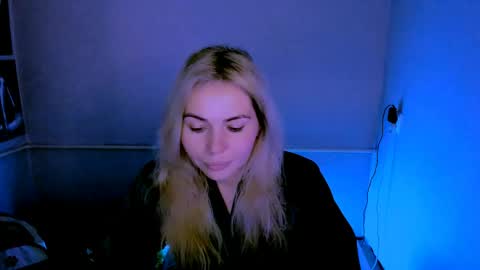 Lora online show from 04-20-26, 02:25