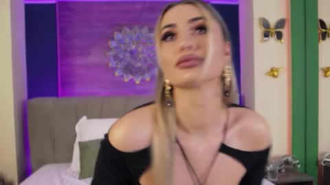 Snapshot of loradevine chatting on 11-30-25, 07:40 Lora online show from 11-30-25, 07:40