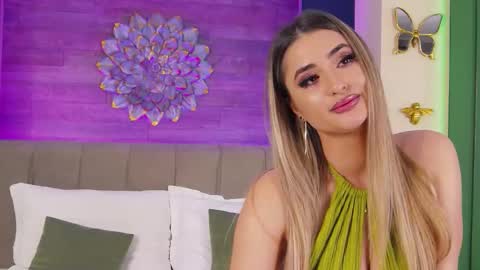 Lora online show from 02-05-26, 09:30