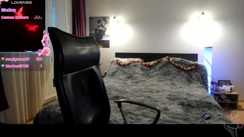 Snapshot of loraflame chatting on 12-27-24, 01:39 Lora online show from 12-27-24, 01:39
