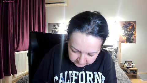 Snapshot of loraflame chatting on 12-31-24, 03:42 Lora online show from 12-31-24, 03:42