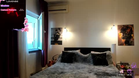 Snapshot of loraflame chatting on 01-14-25, 12:14 Lora online show from 01-14-25, 12:14