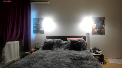 Snapshot of loraflame chatting on 01-24-25, 11:04 Lora online show from 01-24-25, 11:04