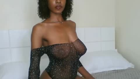 Snapshot of loraforreal chatting on 02-19-25, 04:44 Blackcat online show from 02-19-25, 04:44