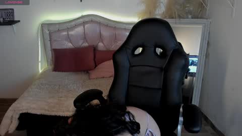 loraine online show from 12-18-24, 08:57