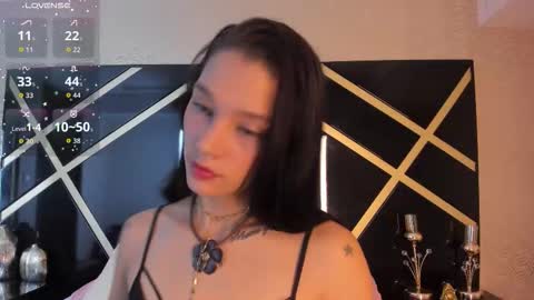 loraineblake online show from 12-17-25, 12:55