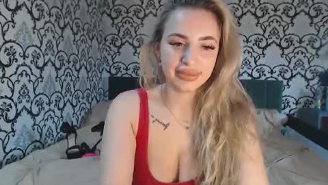 Queen LoraSinClare online show from 11-11-25, 09:09