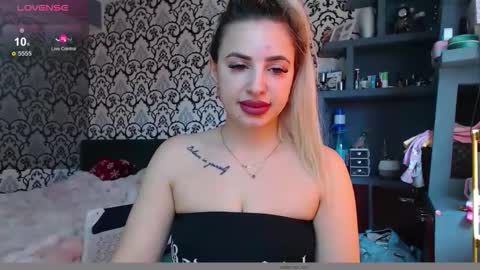 Queen LoraSinClare online show from 03-25-26, 07:36