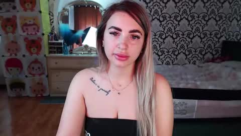 Queen LoraSinClare online show from 05-25-26, 07:14