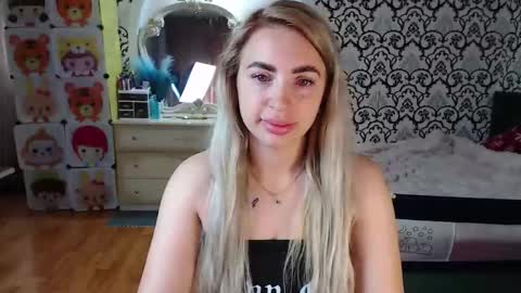 Queen LoraSinClare online show from 06-02-26, 07:10
