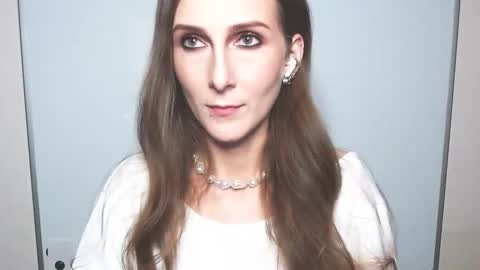 Lora  online show from 04-14-26, 09:21