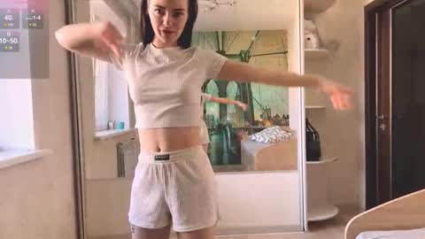 Olivia online show from 10-31-25, 05:19