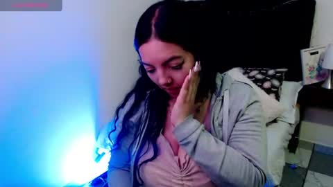 Snapshot of loren_44tits chatting on 06-19-26, 09:51 Loren online show from 06-19-26, 09:51