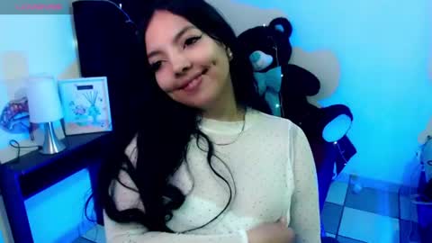 Snapshot of loren_44tits chatting on 07-07-26, 06:45 Loren online show from 07-07-26, 06:45