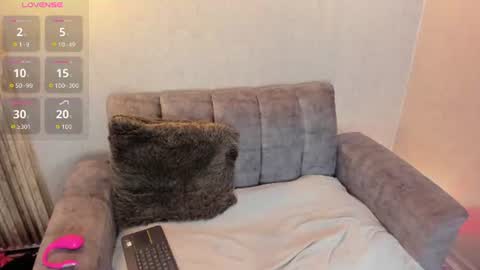 Snapshot of loren_jacksoon chatting on 07-28-26, 02:13 Loren online show from 07-28-26, 02:13