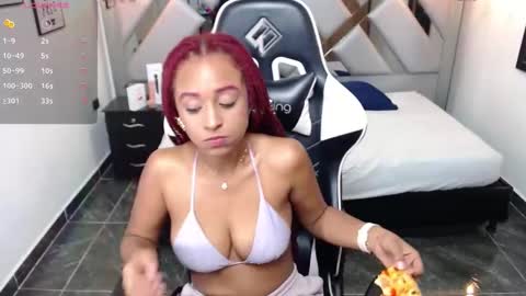 Snapshot of lorena_vieira_ chatting on 12-15-24, 11:09 Lorena Vieira online show from 12-15-24, 11:09