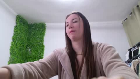 Snapshot of lorennameliyy chatting on 02-21-25, 08:05 Amelia online show from 02-21-25, 08:05