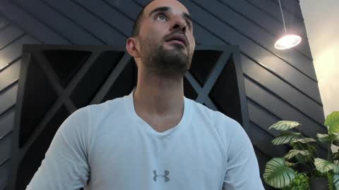  L O R E N Z O  Thumbs Up help  online show from 02-06-25, 09:06