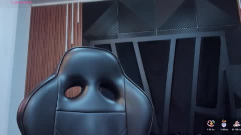  L O R E N Z O  Thumbs Up help  online show from 11-15-25, 05:20