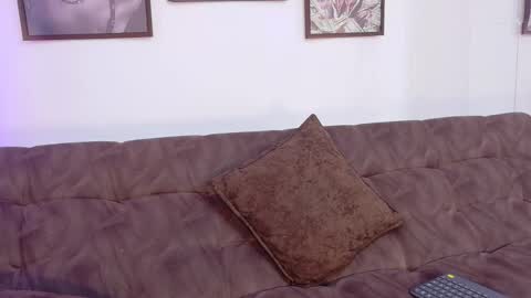 loretahorny online show from 12-20-25, 02:13