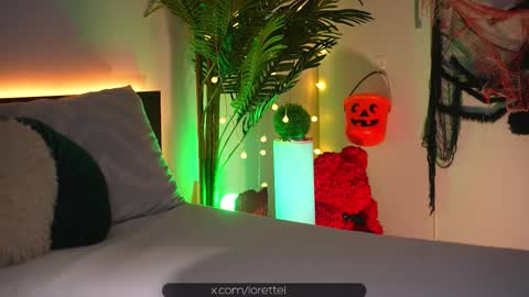 Snapshot of lorettelorenaa chatting on 10-25-25, 05:15 LoretteLorena online show from 10-25-25, 05:15