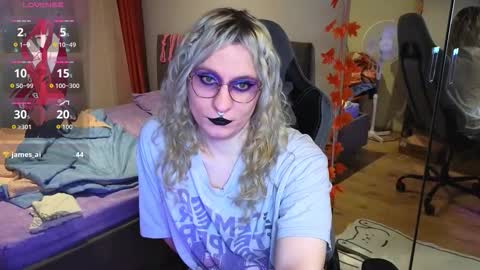 Lori -----------------------------------    online show from 11-13-25, 01:43