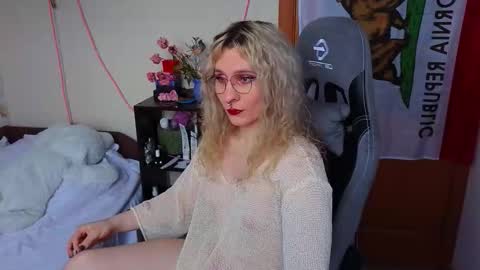 Lori -----------------------------------    online show from 03-05-26, 02:24