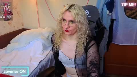 Snapshot of lori_myaf chatting on 04-25-26, 01:52 Lori ----------------------------------- online show from 04-25-26, 01:52