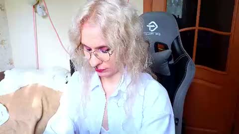 Lori -----------------------------------    online show from 07-22-26, 01:58