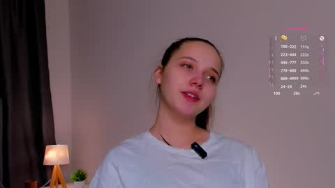 Mia online show from 11-01-25, 01:02