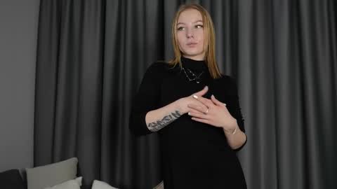 Snapshot of lornaelin chatting on 11-12-25, 10:37 Dia 700-1630Rose 1900-430UTC1 online show from 11-12-25, 10:37