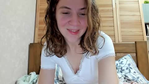 Snapshot of lost_moon chatting on 11-30-25, 01:42 lost_moon online show from 11-30-25, 01:42