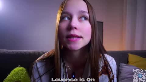 Snapshot of lost_mymind chatting on 12-17-25, 02:17 Jess online show from 12-17-25, 02:17