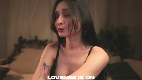 Snapshot of lost_mymind chatting on 01-11-26, 02:33 Jess online show from 01-11-26, 02:33