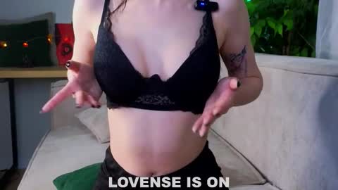 Snapshot of lost_mymind chatting on 03-08-26, 02:21 Jess online show from 03-08-26, 02:21