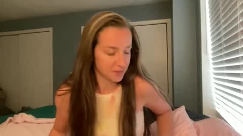 Snapshot of lothlori chatting on 04-20-26, 11:06 lothlori online show from 04-20-26, 11:06