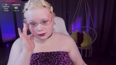 Snapshot of lottieparker chatting on 06-21-26, 01:46 Lottie online show from 06-21-26, 01:46