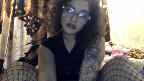 Snapshot of lotusflwr1 chatting on 10-04-25, 04:10 lotus online show from 10-04-25, 04:10