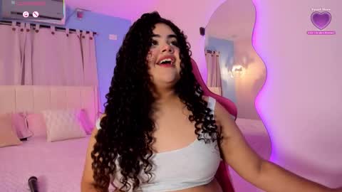 Snapshot of lou_22_ chatting on 02-25-26, 01:21 Lou online show from 02-25-26, 01:21