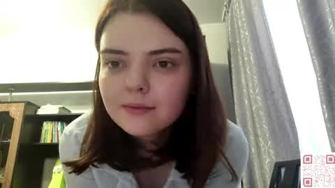 Snapshot of loudeguise chatting on 05-11-26, 08:42 Esma online show from 05-11-26, 08:42