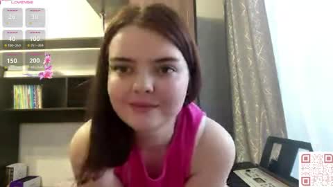 Snapshot of loudeguise chatting on 05-24-26, 08:19 Esma online show from 05-24-26, 08:19