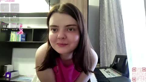Snapshot of loudeguise chatting on 06-03-26, 10:18 Esma online show from 06-03-26, 10:18