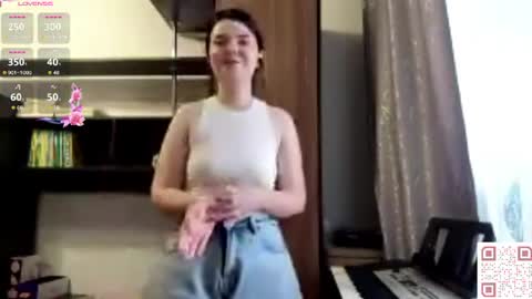 Snapshot of loudeguise chatting on 06-15-26, 06:15 Esma online show from 06-15-26, 06:15