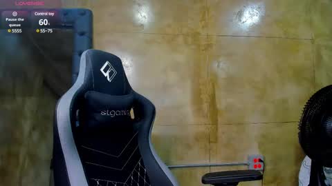 Snapshot of louis_connor chatting on 03-09-25, 10:30 Louis online show from 03-09-25, 10:30