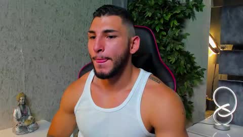 Snapshot of louis_connor chatting on 10-11-25, 08:07 Louis online show from 10-11-25, 08:07