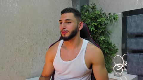 Snapshot of louis_connor chatting on 11-08-25, 07:56 Louis online show from 11-08-25, 07:56