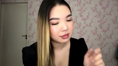 Loulse online show from 03-26-26, 06:08