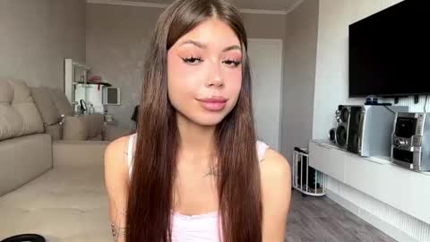 Snapshot of louiswawrzyniak chatting on 05-29-26, 07:28 Flora online show from 05-29-26, 07:28