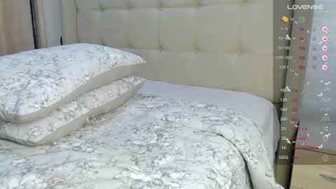 Snapshot of loula03 chatting on 06-10-26, 12:04 online show from 06-10-26, 12:04