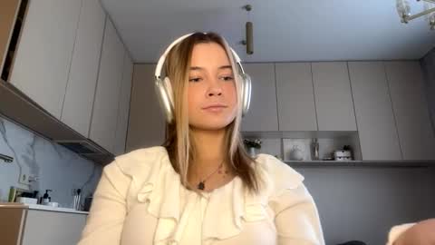 Eliza online show from 01-18-26, 08:07